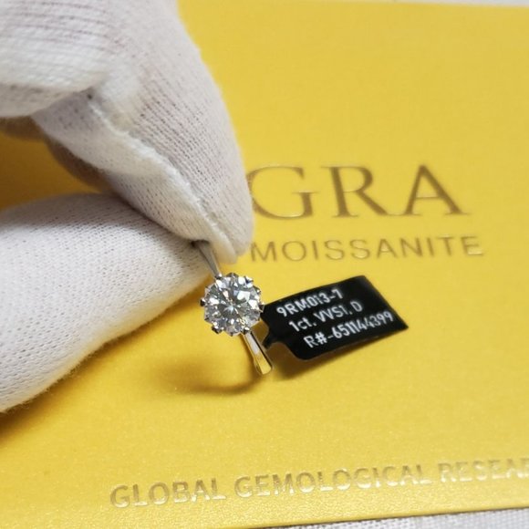 1 Carat Moissanite Ring with 925 Sterling Silver Band, D-VVS1 (M113) - Picture 2 of 6